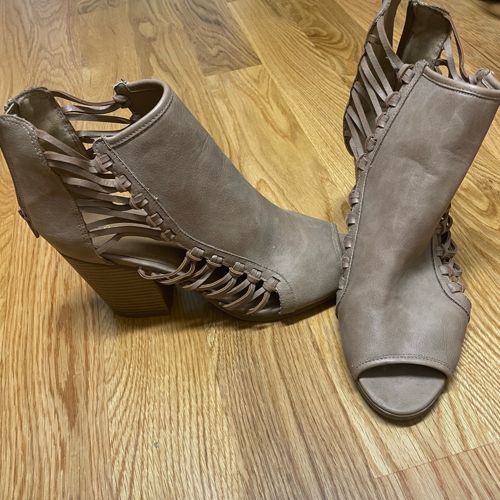 Tan Peep Toe Thick Heel Shoe